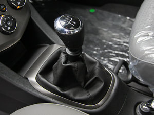 2011款1.6 SX MT 换挡杆