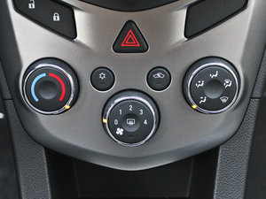 2011款1.4 SL MT 中控区