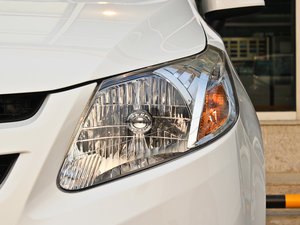 2011款1.4L EMT幸福版 大灯