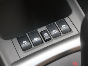 2011款1.4L EMT幸福版 主驾车窗控制区	