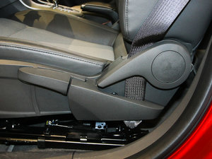 2012款1.6L 自动 SE 主驾驶座椅调节