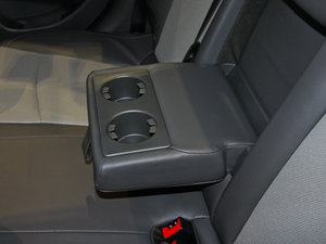 2012款1.6L 自动 SE 后排中央扶手