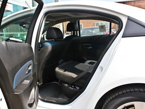 2012款1.6T 手动 SE 后排座椅放倒