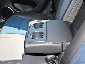 2012款1.6T 手动 SE 后排中央扶手