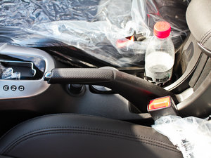 2012款1.8L 自动 SX 驻车制动器