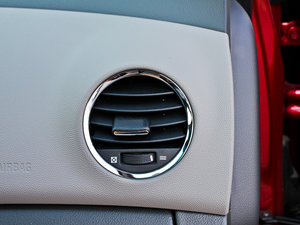 2012款1.6L 自动 SL天地版 空间座椅