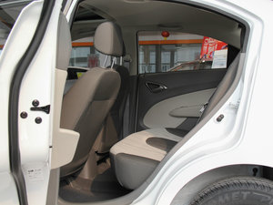 2013款1.4L EMT优逸版 后排空间