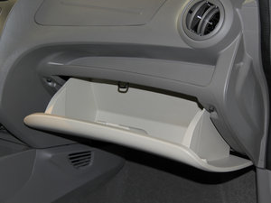 2013款1.4L EMT优逸版 手套箱