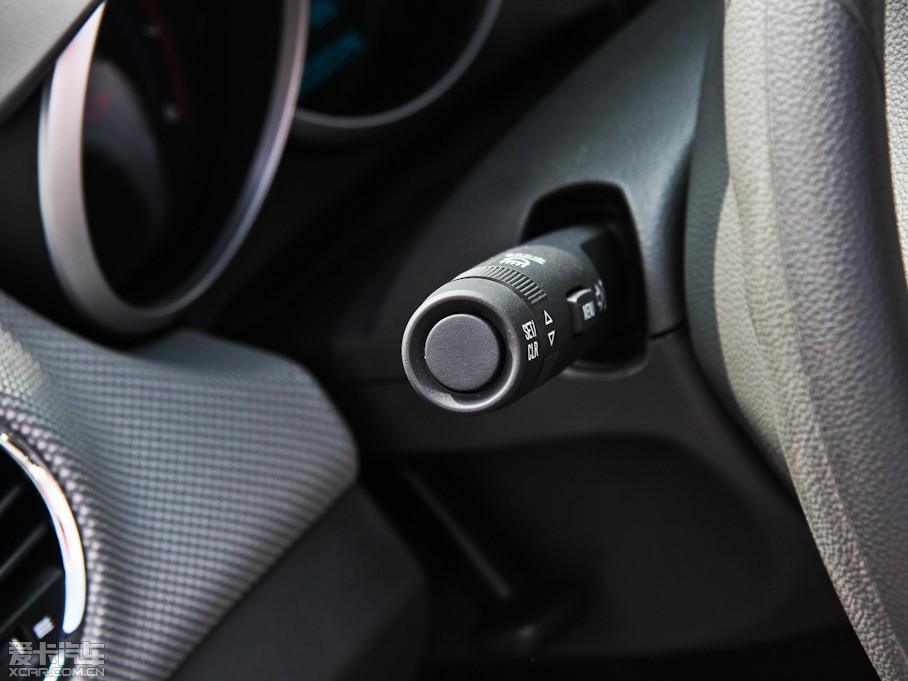 2013�����Ɲ���� 1.6L �ք� SE