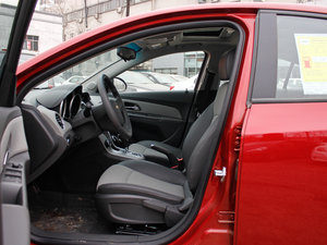 2013款1.8L 自动 SE  前排空间