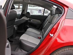 2013款1.8L 自动 SE  后排空间