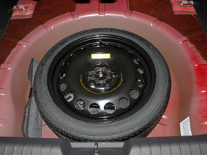 2013款1.8L 自动 SE  备胎