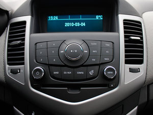 2013款1.8L 自动 SE  音响调节
