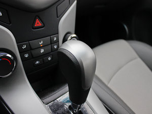 2013款1.8L 自动 SE  中控区
