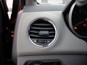 2013款1.8L 自动 SE  中控区