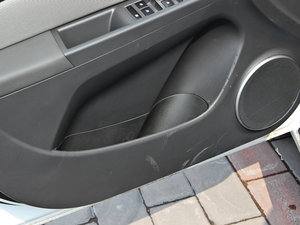 2013款1.6L 自动 SE  前门储物空间