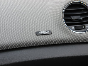 2013款1.6L 自动 SE  中控区