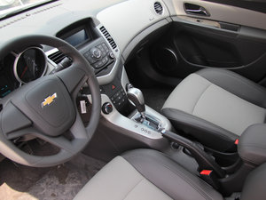 2013款1.6L 自动 SE  中控区