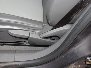 2013款1.6L 手动 SE 主驾驶座椅调节