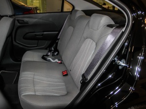 上海通用雪佛蘭2013款愛(ài)唯歐三廂