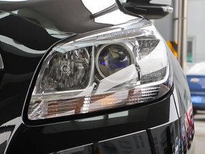 2013款2.0L 自动豪华版 大灯