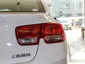 2013款2.4L 自动旗舰版 尾灯