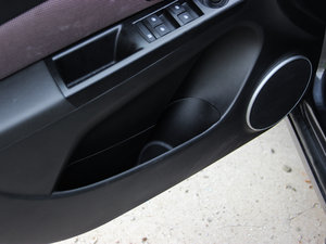 2013款掀背 1.6L 自动豪华版 前门储物空间