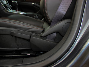 2013款掀背 1.6L 自动豪华版 主驾驶座椅调节