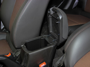 2013Ʊ 1.6L Ԅ(dng)A g