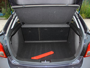 2013款掀背 1.6L 自动豪华版 行李厢空间