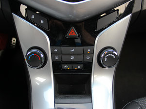 2013款掀背 1.6T 自动旗舰版 空调调节