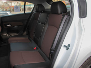 2013款掀背 1.6L 手动豪华版 后排座椅
