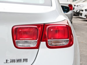 2014款2.4L 自动豪华版 尾灯