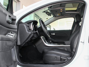 2014款1.6T 自动舒适版 前排空间