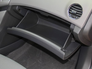 2014款1.6L 自动 SL百万纪念版 手套箱