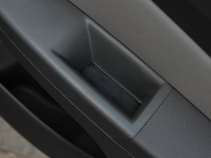 2014款1.6L 自动 SL百万纪念版 空间座椅