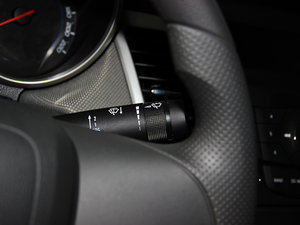 2014款1.6L 手动 SL百万纪念版 中控区