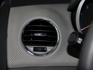 2014款1.6L 手动 SL百万纪念版 中控区