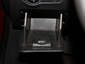 2014款1.6L 手动 SL百万纪念版 中控区