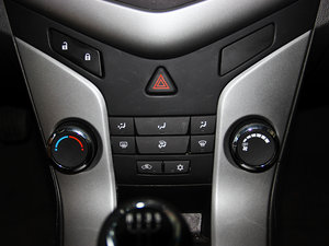 2014款1.6L 手动 SL百万纪念版 中控区