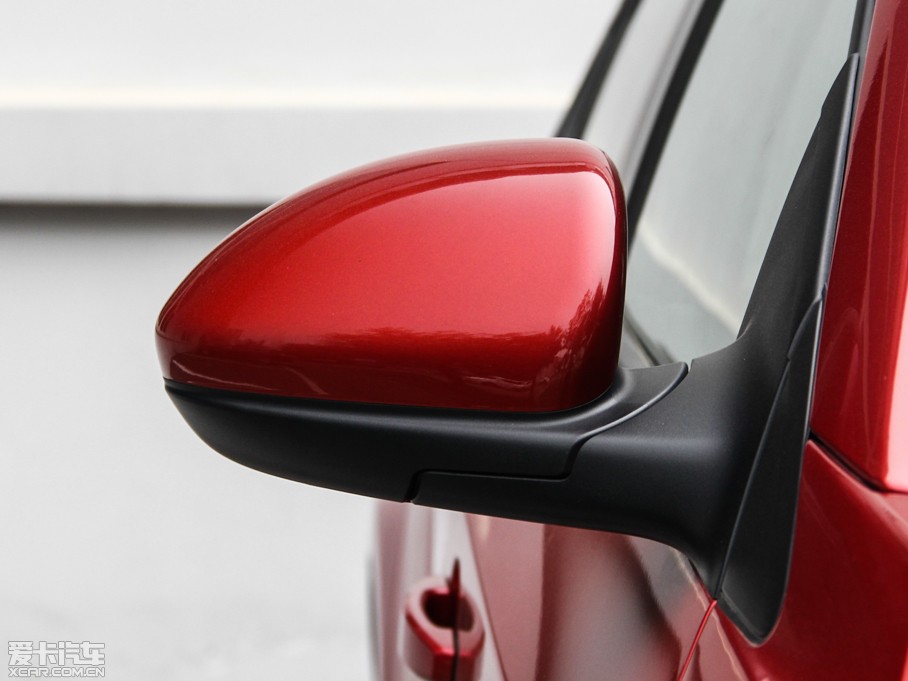 2015�����Ɲ���� ����� 1.5L �Ԅ�SE