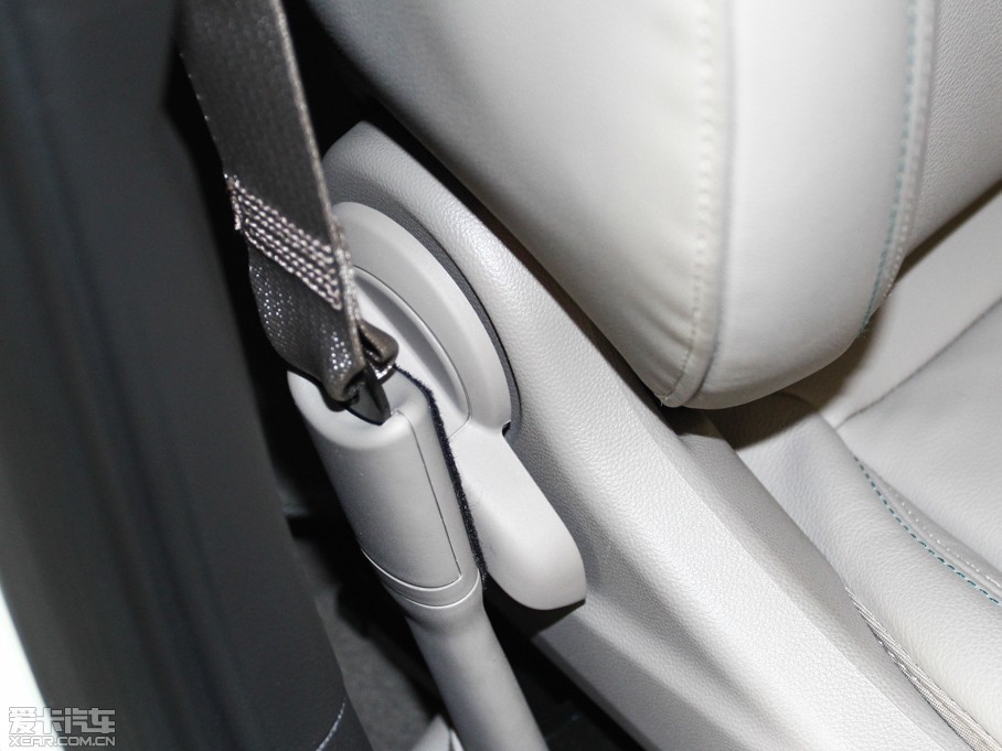【2015款科鲁兹三厢1.4T DCG精英版_空间座