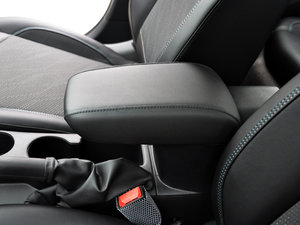 2015款1.4T 手动精英版 中央扶手箱