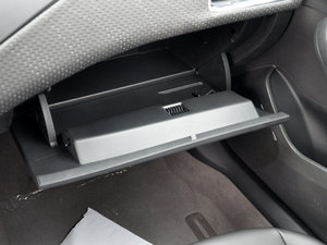 2015款1.4T 手动精英版 手套箱