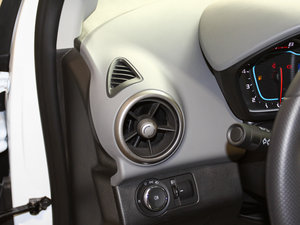 2014款1.4L 手动舒适版 中控区