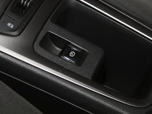 2017款1.5L 自动先锋天窗版 驻车制动器
