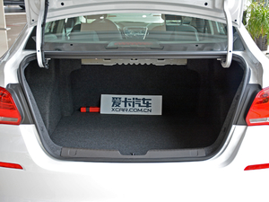 2018款320 自动欣享天窗版 行李厢空间