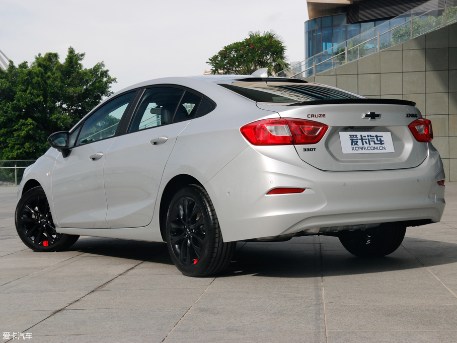 2018�����Ɲ���� Redline 330T �p�x���I�h��