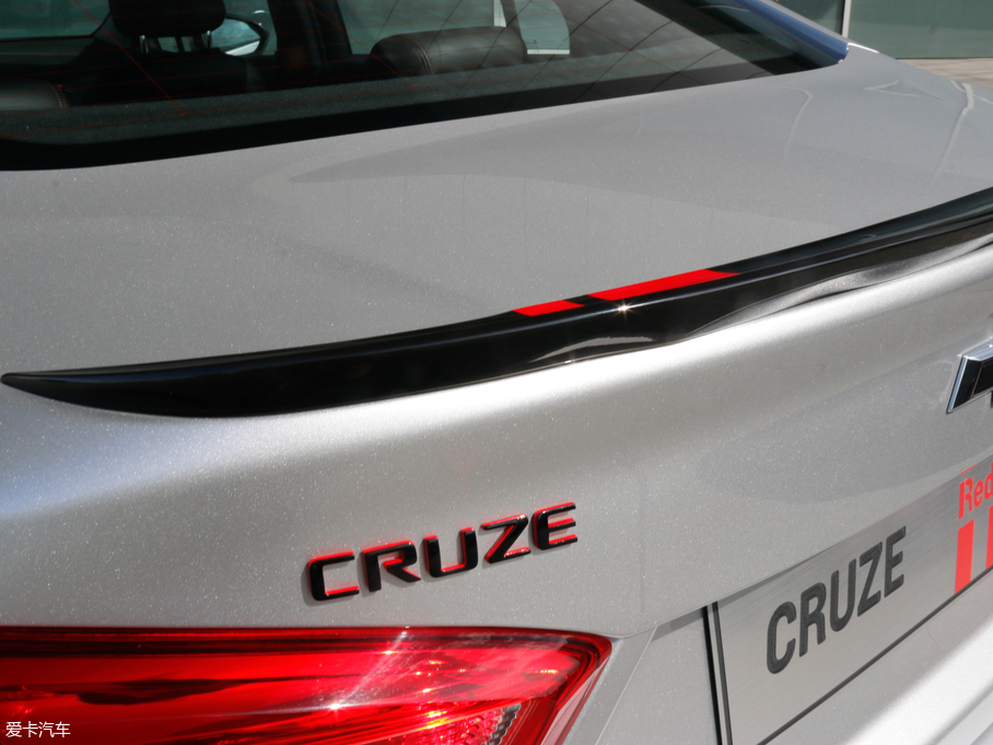 2018�����Ɲ���� Redline 330T �p�x���I�h��