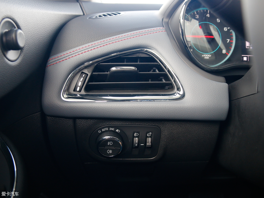 2018�����Ɲ���� Redline 330T �p�x���I�h��